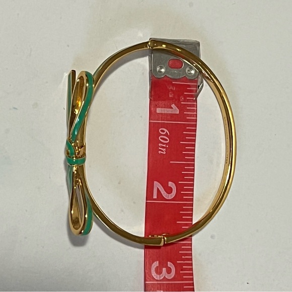 Kate Spade Gold Tone Bracelet with Green Bow NWOT with jewelry pouch - Picture 10 of 10